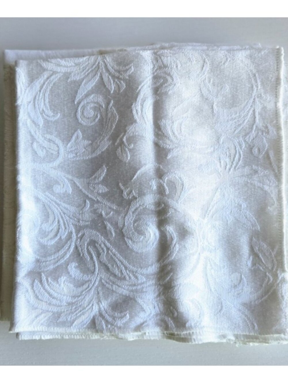 Set Of 6 Satiny White Paisley Damask Cotton Napkins 16 x 15.5 inches - Picture 2 of 3